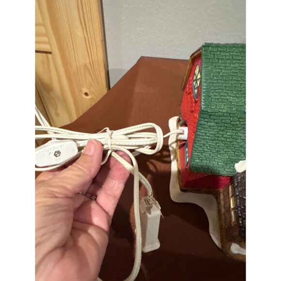 Heartland Valley Village Limited Edition Barn Illuminated Porcelain House - Picture 6 of 9